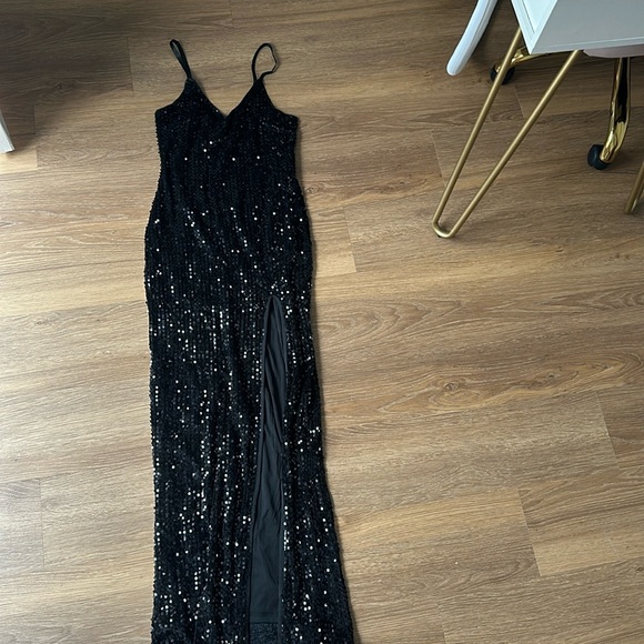 Black sequin dress with tags NEVER WORE - Picture 1 of 4